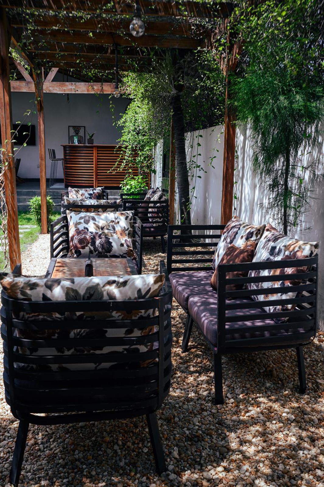 Ahome Guest House & Lounge Lome Bagian luar foto
