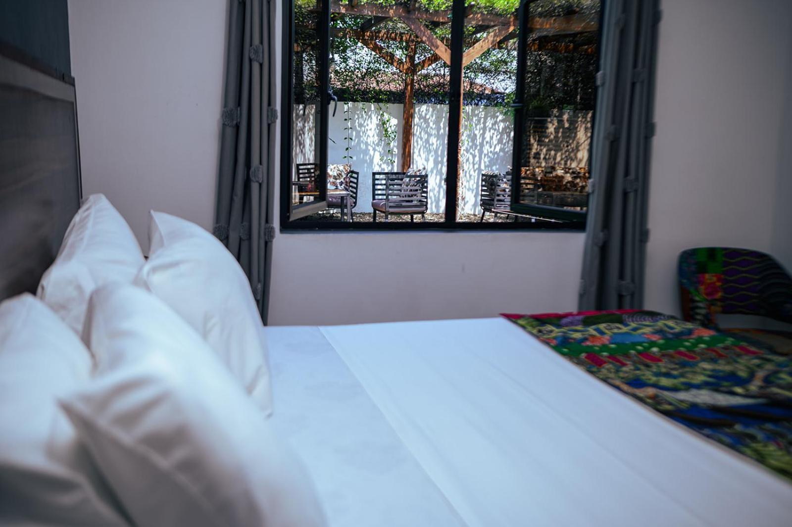 Ahome Guest House & Lounge Lome Bagian luar foto